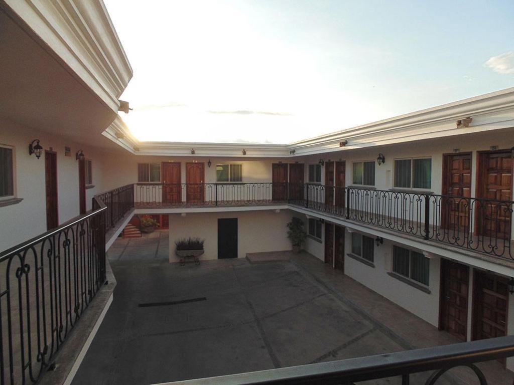 Hotel Hacienda Ciudad Guzman Exterior foto